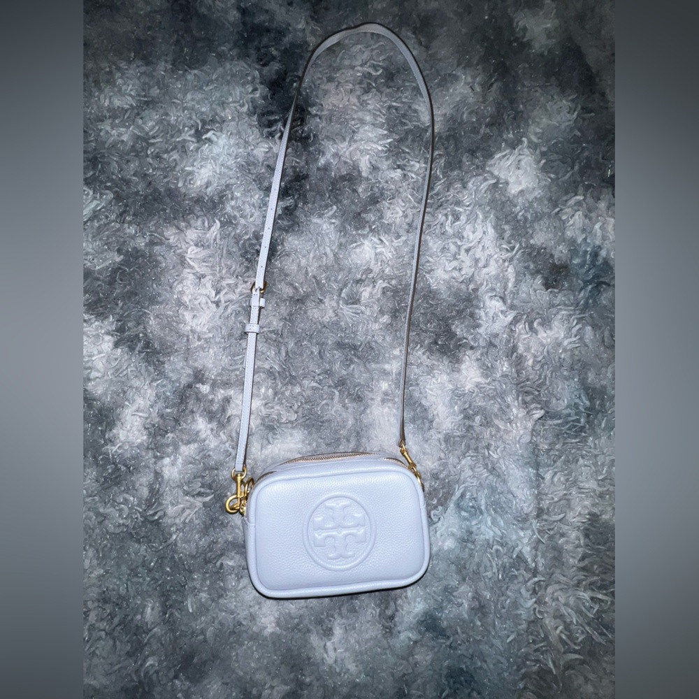 Tory Burch Bag Height: 4.5" (11.5cm); length: 7.7" (19.5cm); depth: 2.2" (5.5cm)